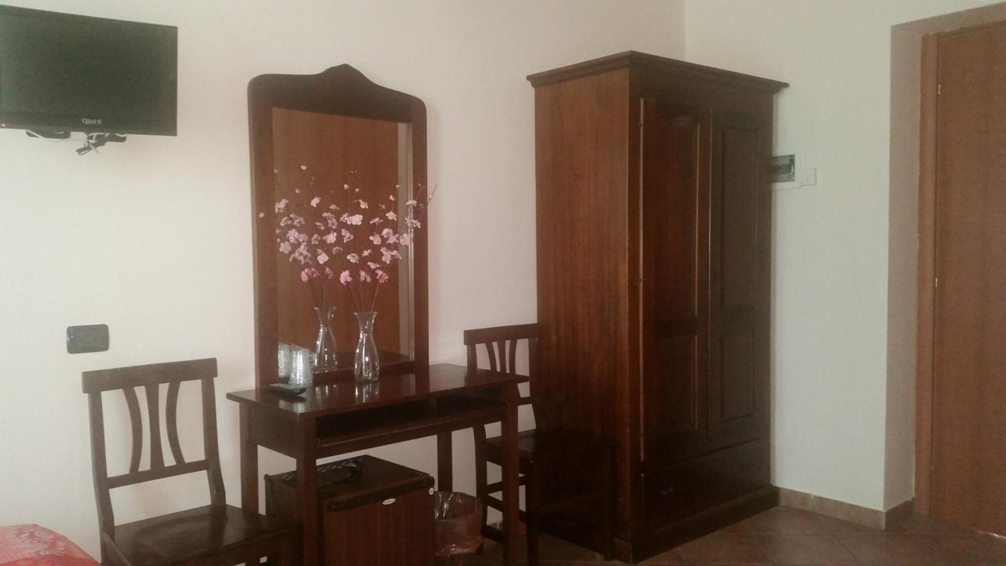 Hotel La Pendola Ozzero Стая снимка