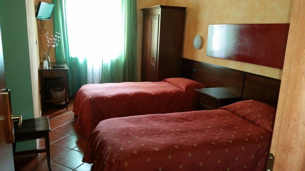 Hotel La Pendola Ozzero Екстериор снимка