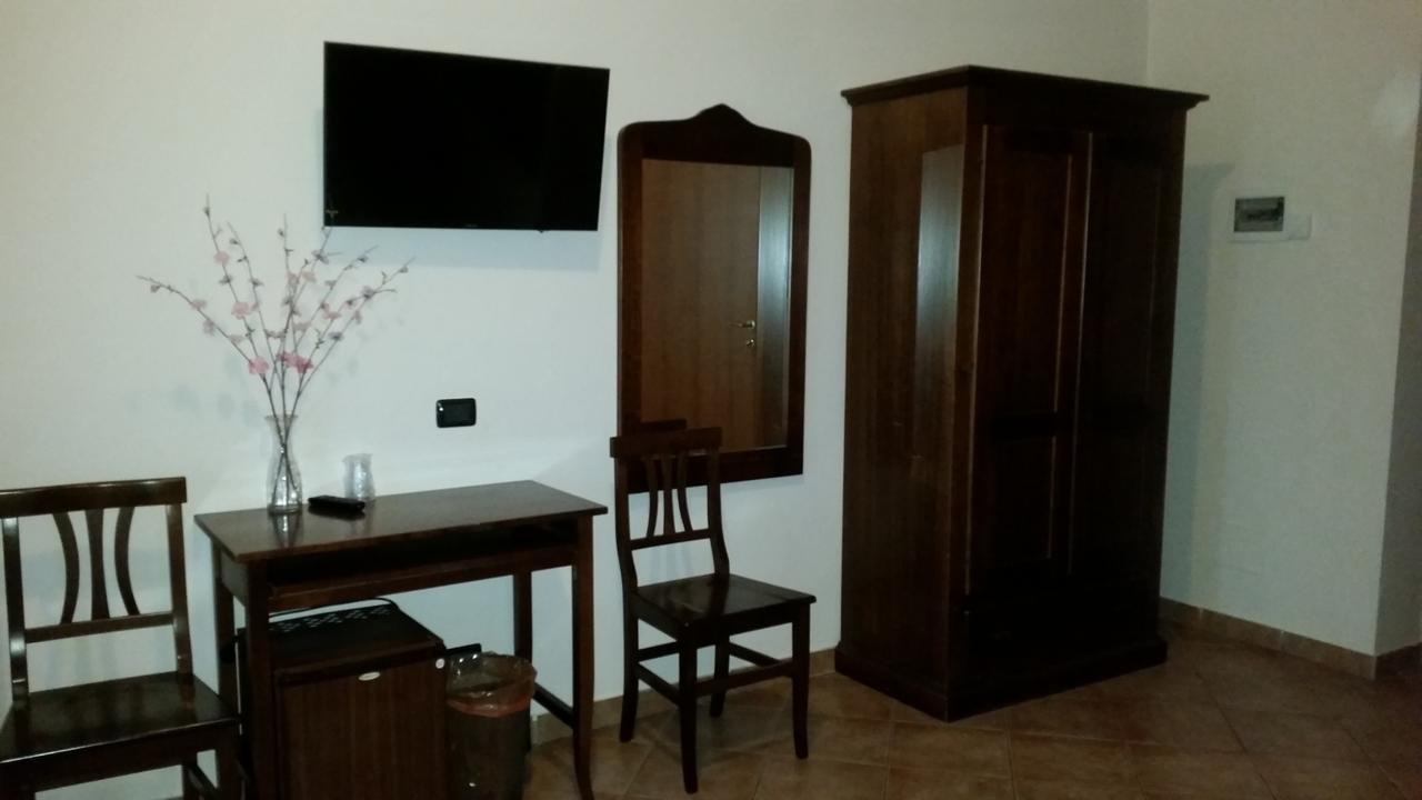 Hotel La Pendola Ozzero Екстериор снимка