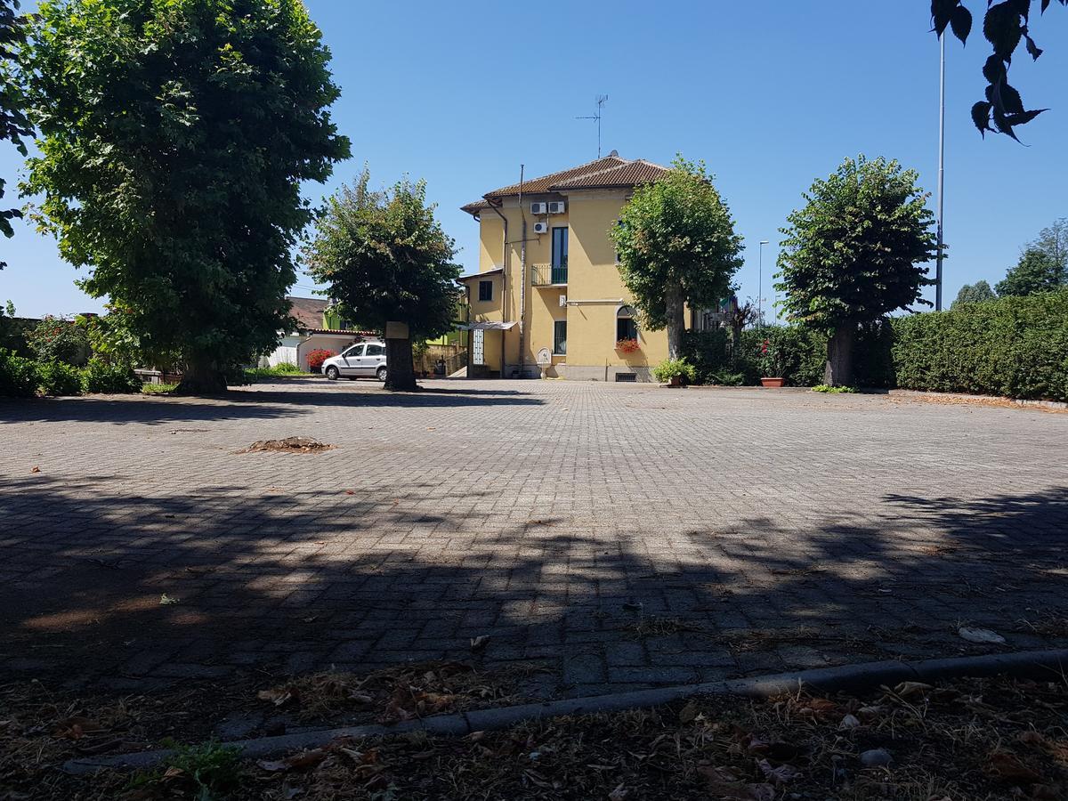 Hotel La Pendola Ozzero Екстериор снимка