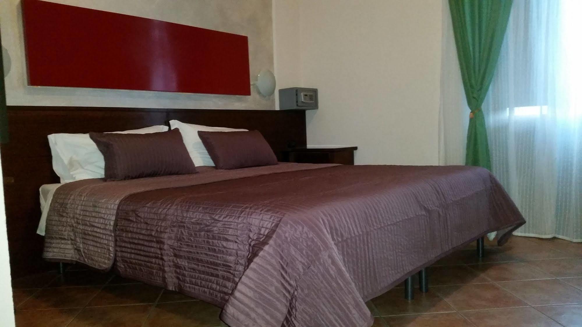Hotel La Pendola Ozzero Екстериор снимка