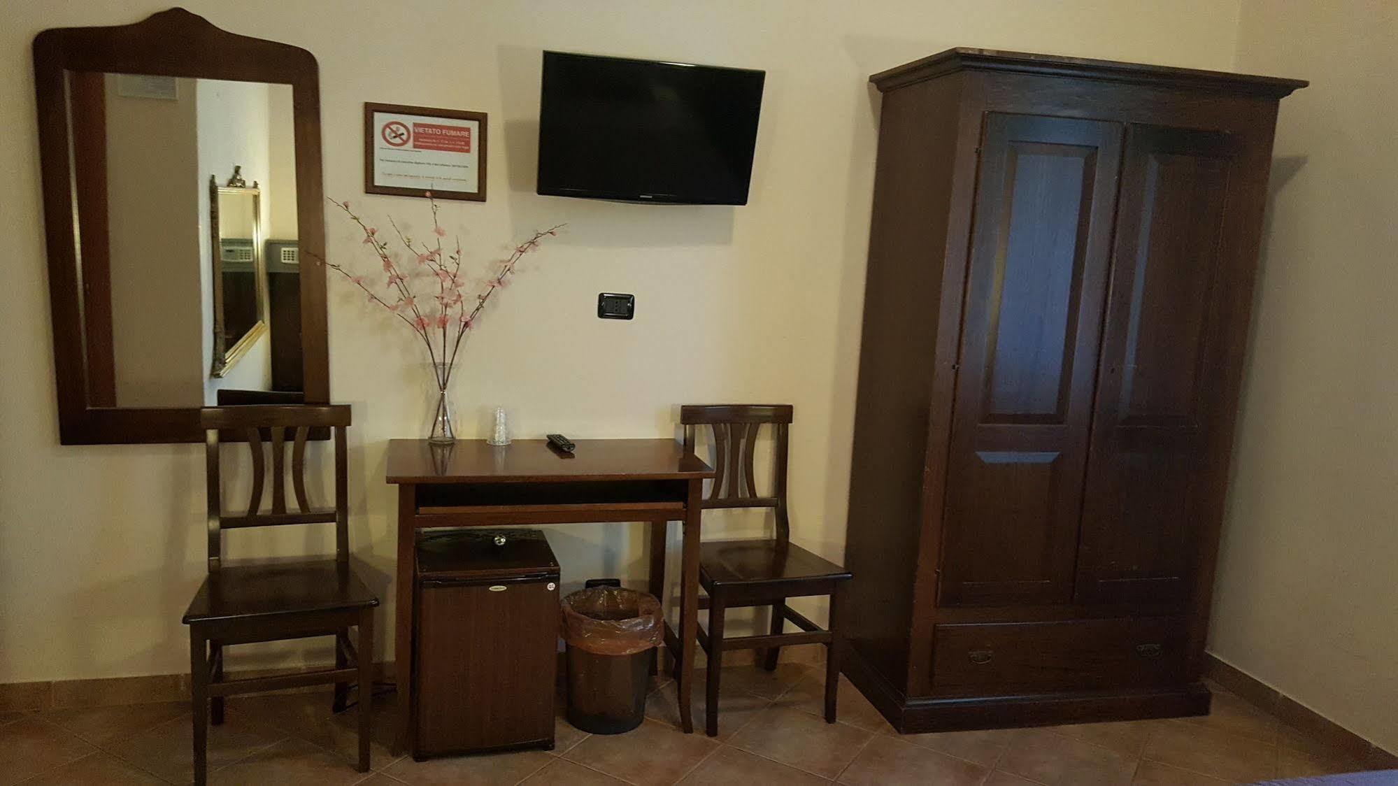 Hotel La Pendola Ozzero Екстериор снимка