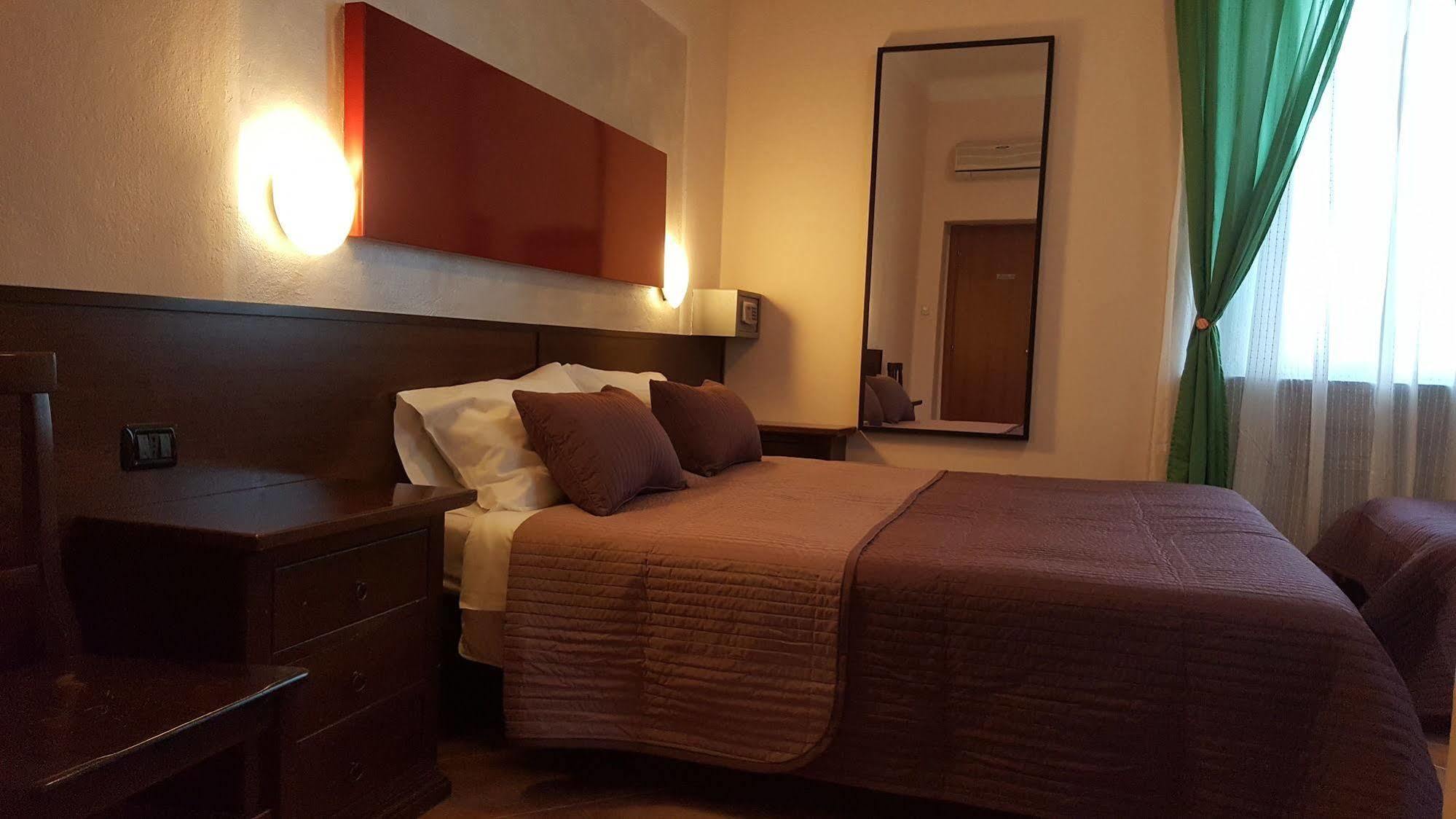 Hotel La Pendola Ozzero Екстериор снимка