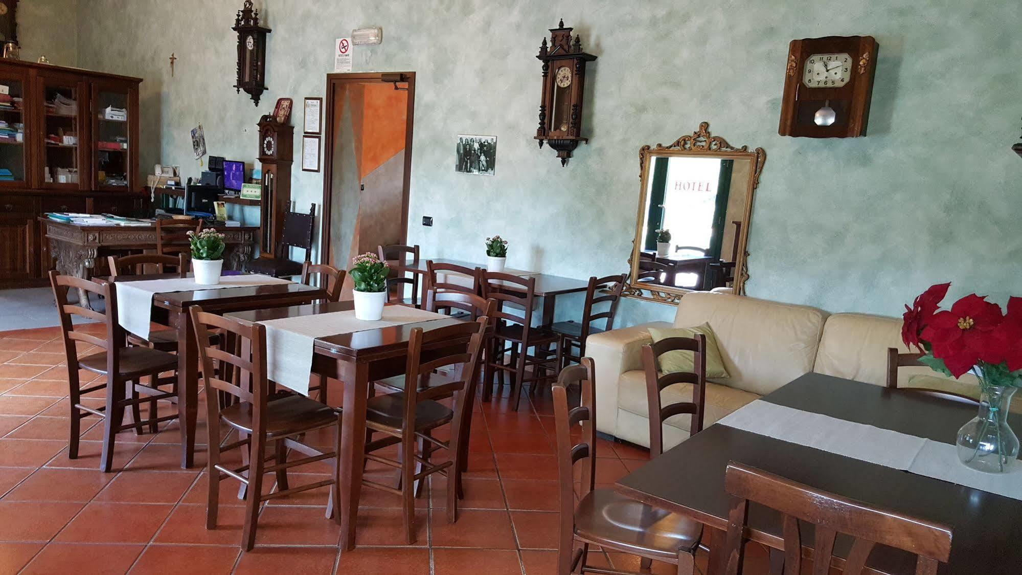Hotel La Pendola Ozzero Екстериор снимка